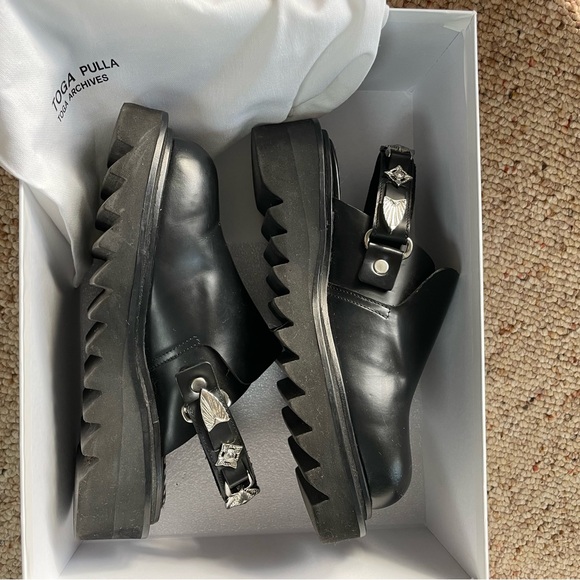 Chunky Platform Clogs - Picture 2 of 5